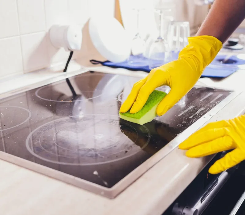 Cleaning kitchen hob with a steam cleaner
